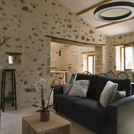 Holiday home De Bien-etre De La Symphonie Du Vivant Bonnes (Vienne)